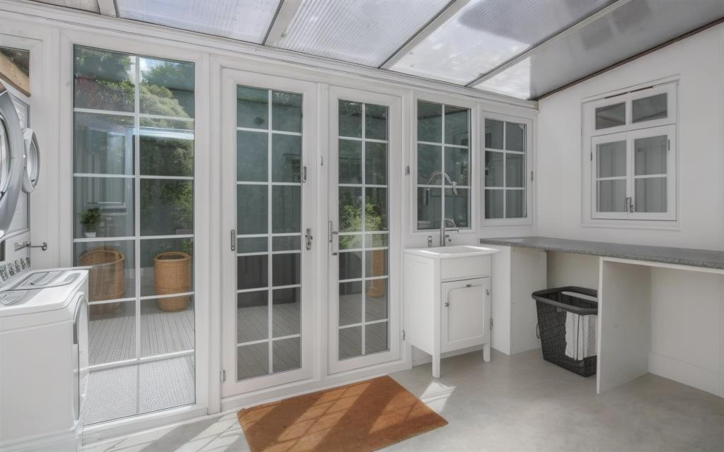 Additional property image - Warley Hill, Great Warley, Brentwood