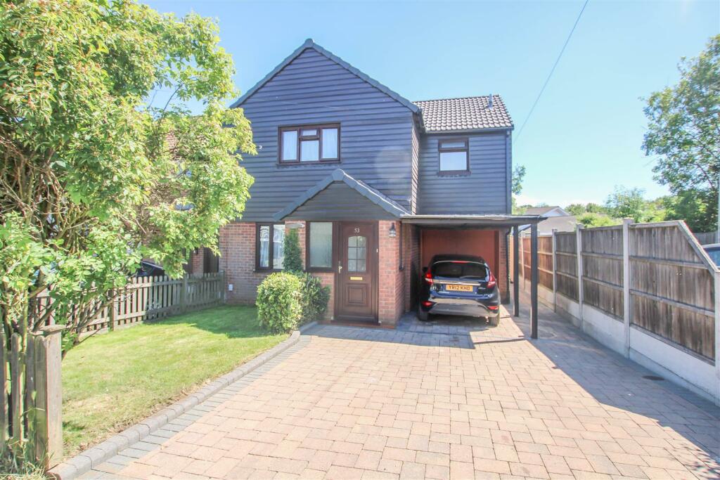 3 bedroom detached house for sale in Larchwood Gardens, Pilgrims Hatch