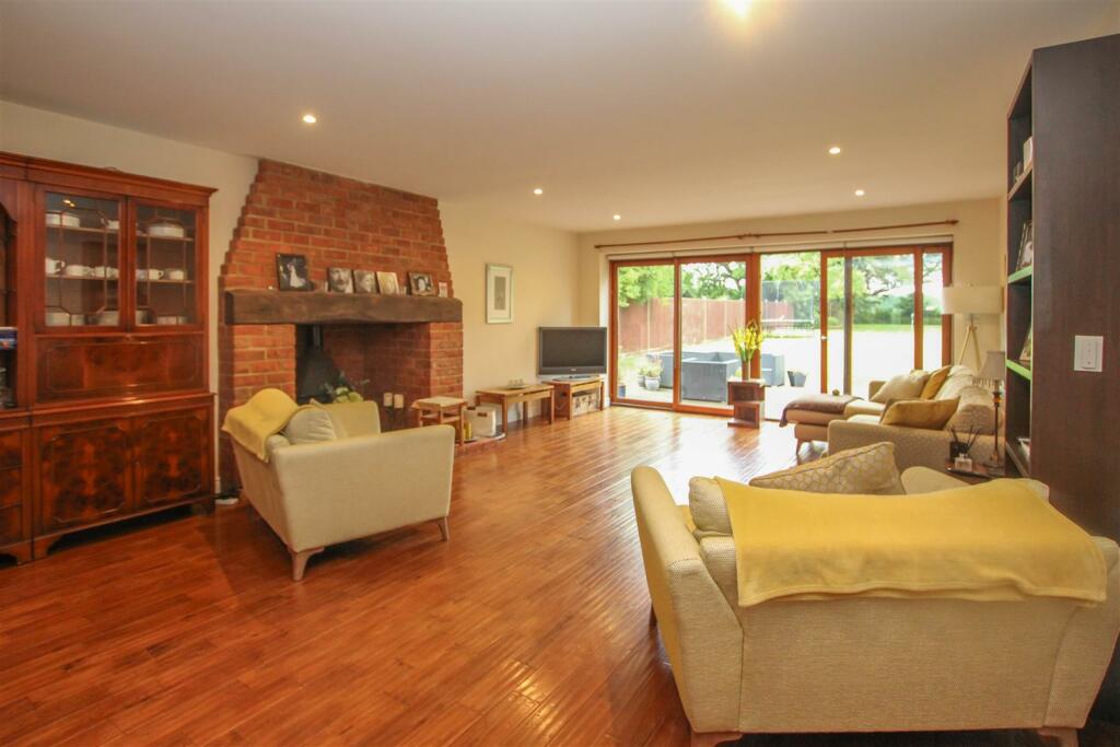 Additional property image - Chelmsford Road, Shenfield, Brentwood