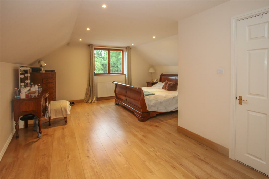 Additional property image - Chelmsford Road, Shenfield, Brentwood