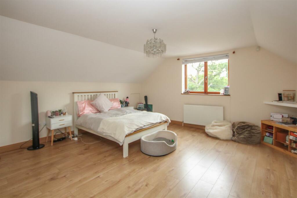 Additional property image - Chelmsford Road, Shenfield, Brentwood
