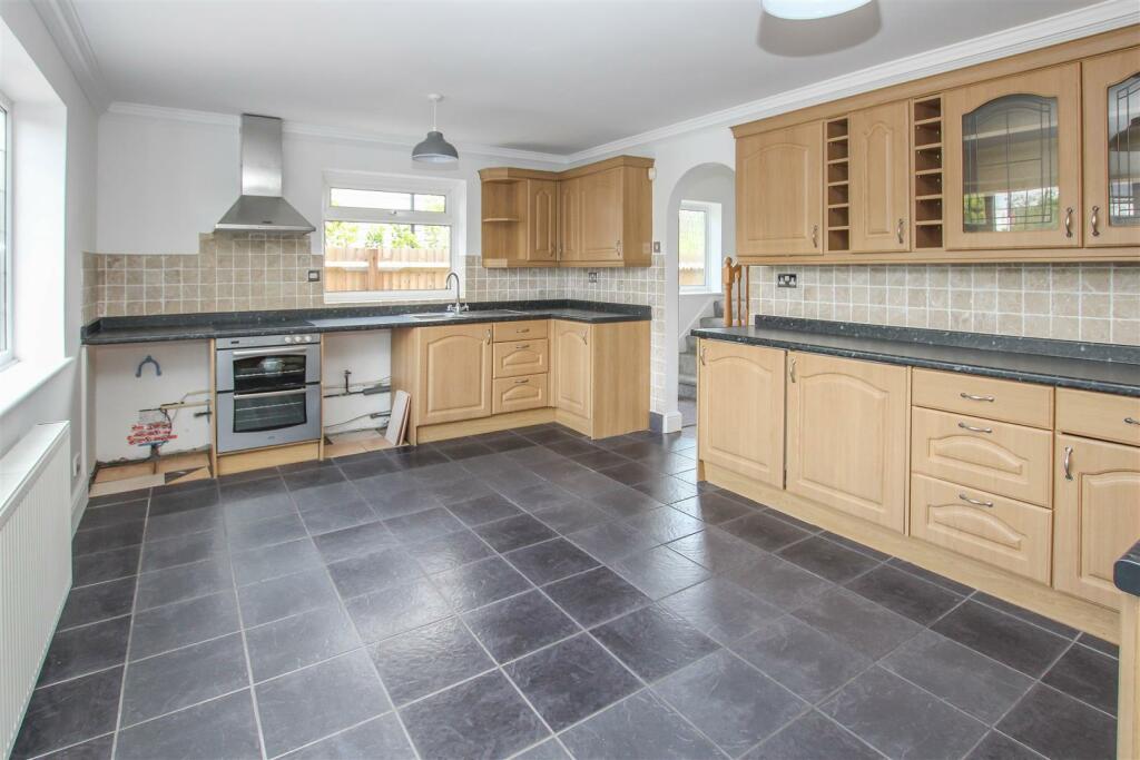 Additional property image - Brentwood Road, Ingrave, Brentwood