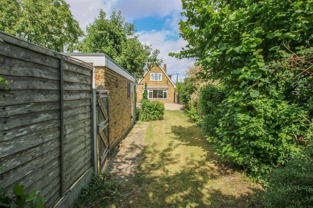 Additional property image - Brentwood Road, Ingrave, Brentwood