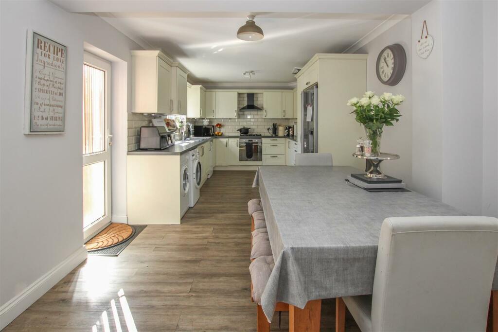 Additional property image - Cadogan Avenue, West Horndon, Brentwood