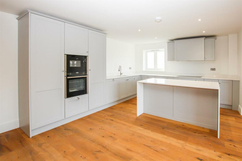 Additional property image - Shenfield Road, Shenfield, Brentwood
