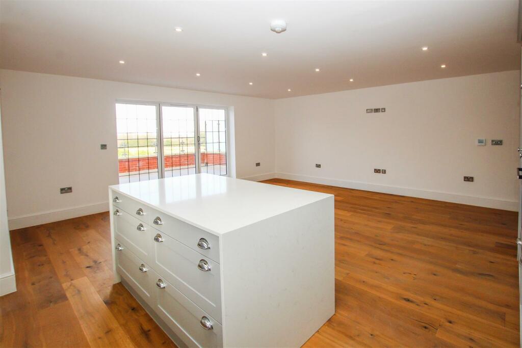 Additional property image - Shenfield Road, Shenfield, Brentwood