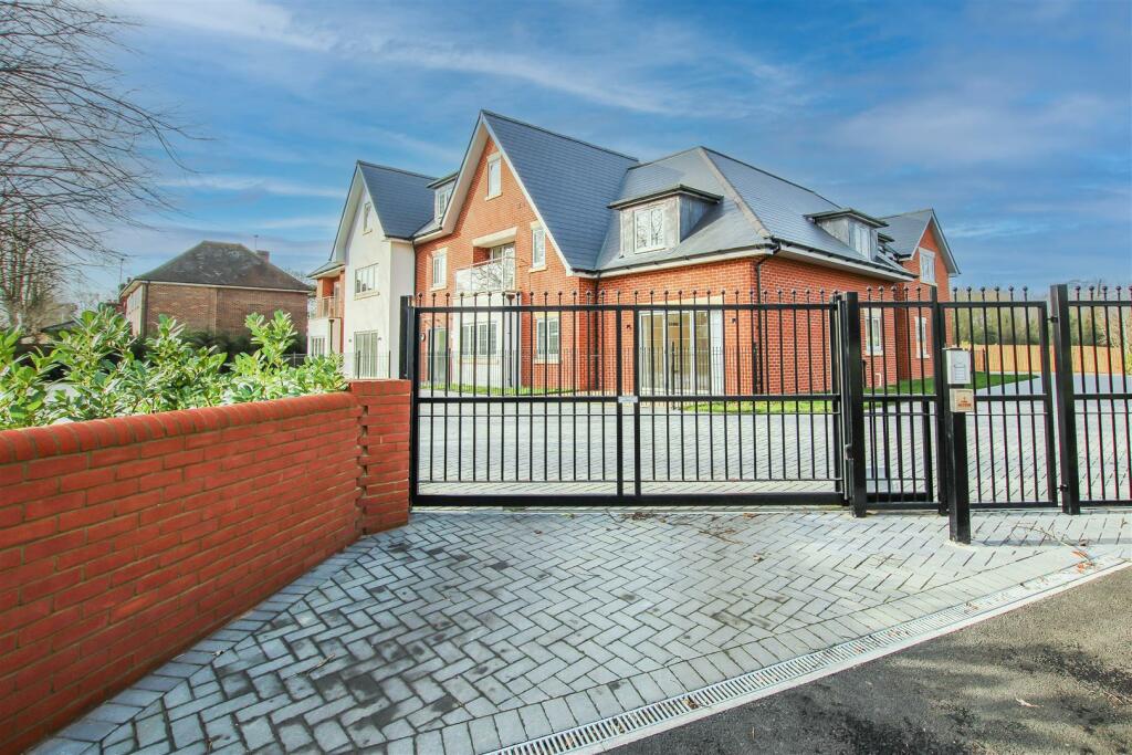 Additional property image - Shenfield Road, Shenfield, Brentwood