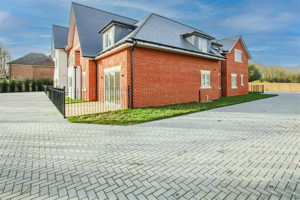 Additional property image - Shenfield Road, Shenfield, Brentwood