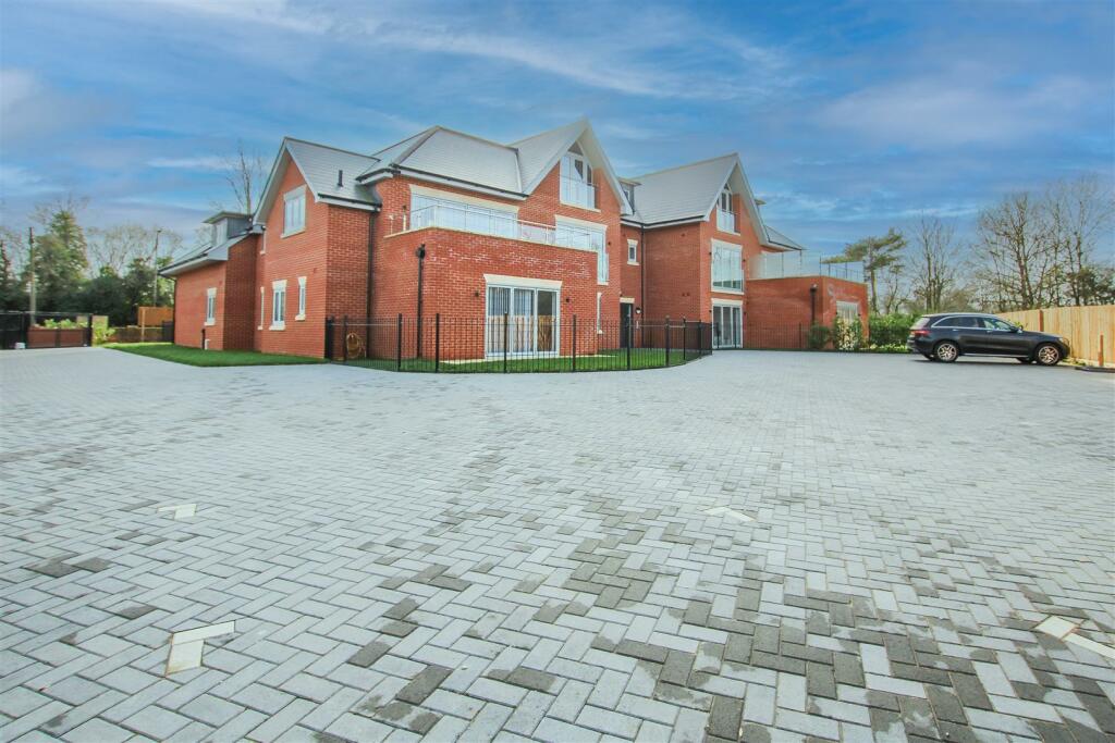 Additional property image - Shenfield Road, Shenfield, Brentwood