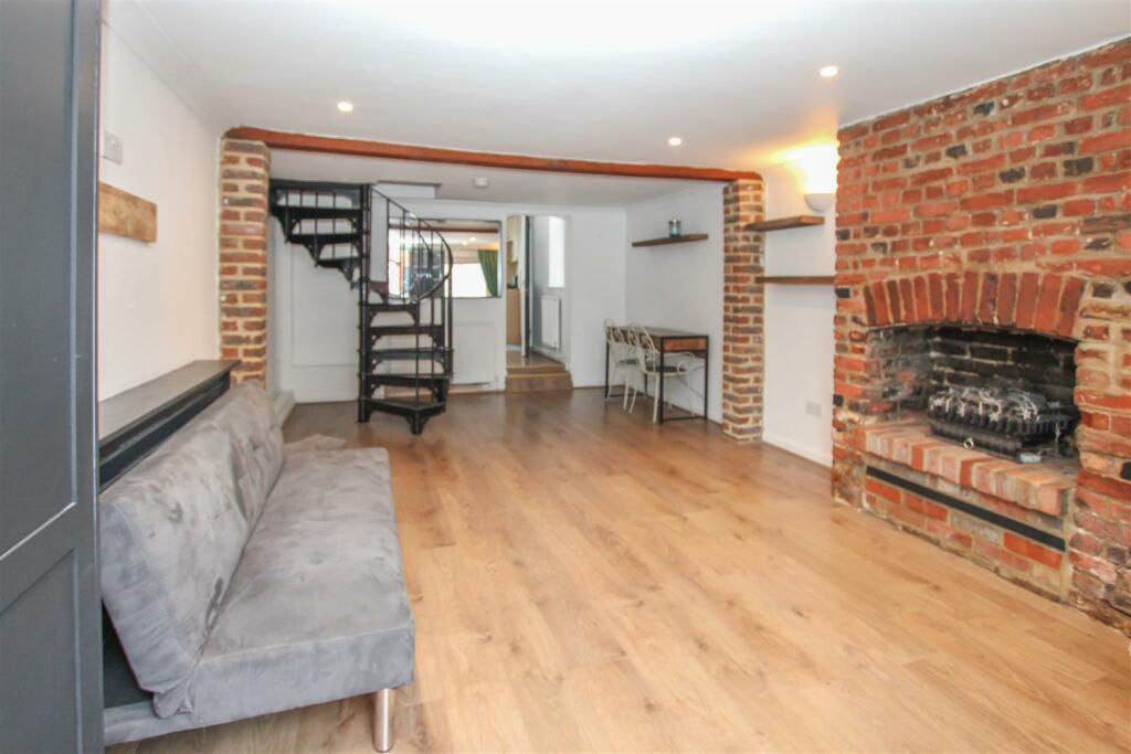 Additional property image - Cricketers Row, Herongate, Brentwood