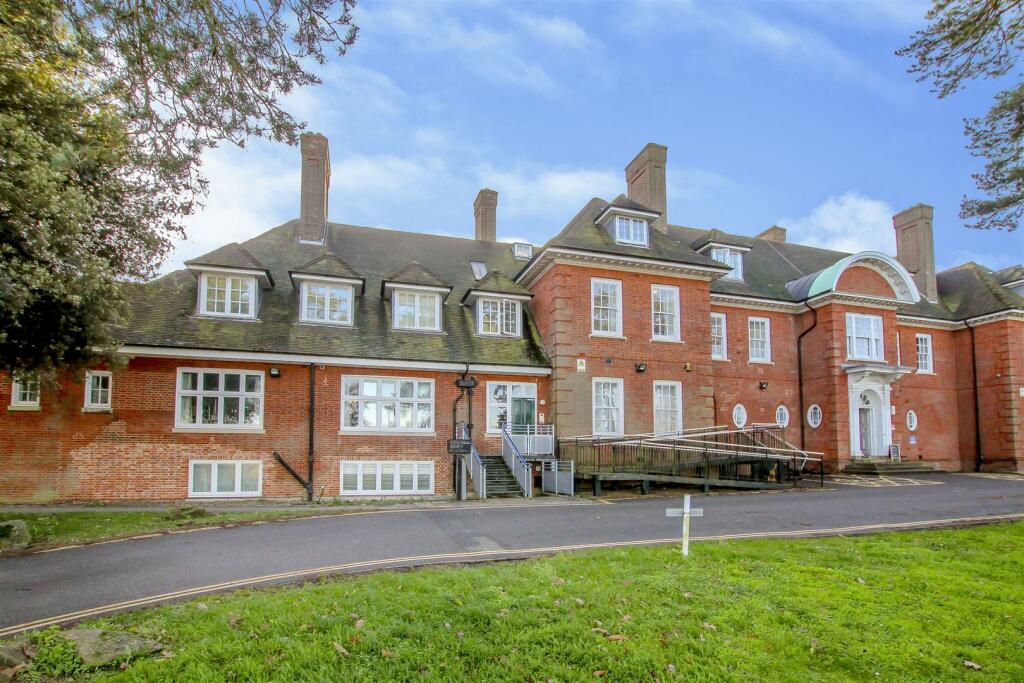 2 bedroom apartment for sale in Merrymeade Chase, Brentwood, CM15