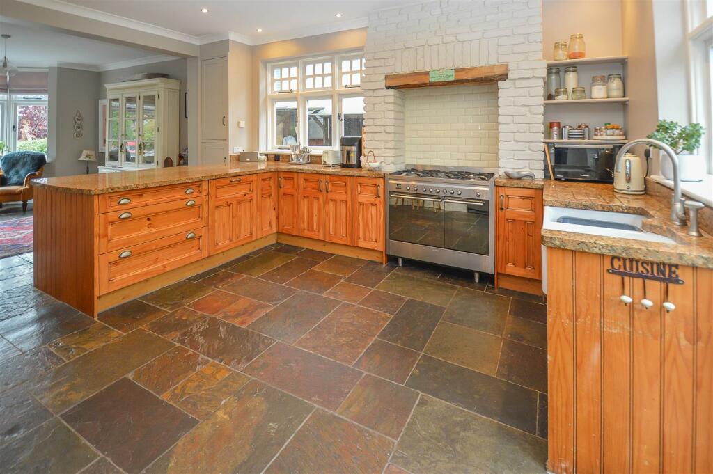Additional property image - Headley Chase, Warley, Brentwood