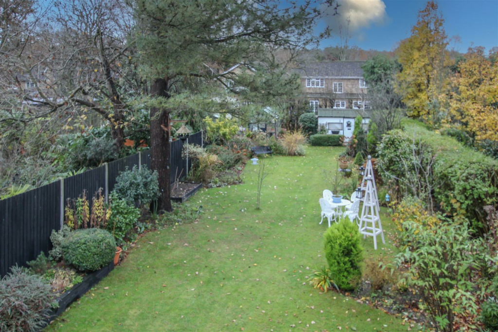 Additional property image - Priests Lane, Shenfield, Brentwood