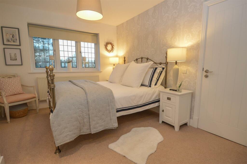 Additional property image - Priests Lane, Shenfield, Brentwood
