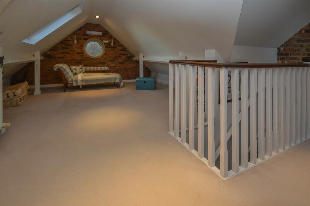 Additional property image - Priests Lane, Shenfield, Brentwood