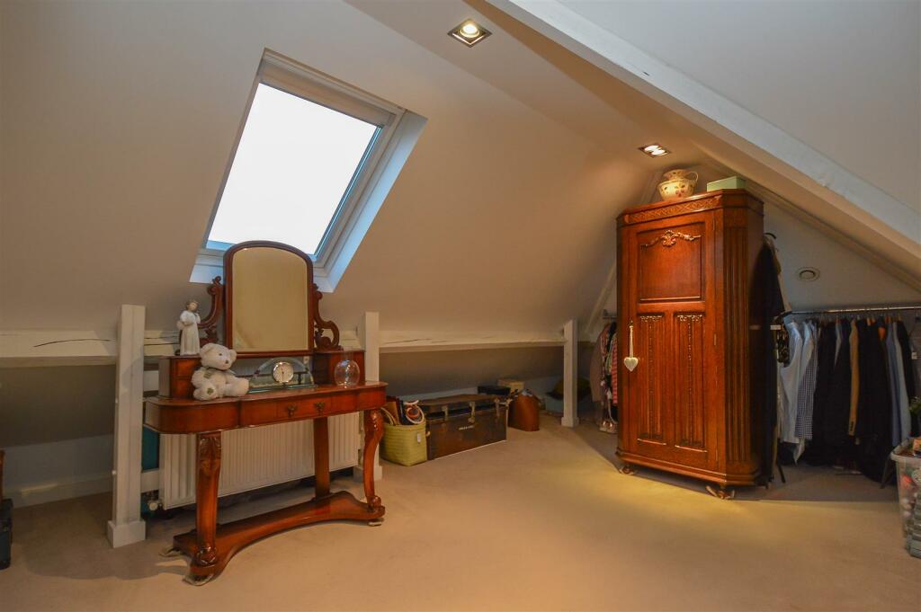 Additional property image - Priests Lane, Shenfield, Brentwood
