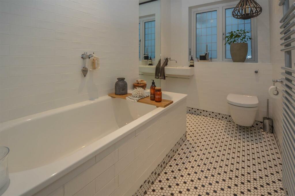 Additional property image - Priests Lane, Shenfield, Brentwood