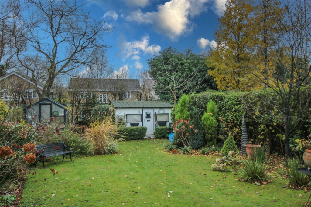 Additional property image - Priests Lane, Shenfield, Brentwood