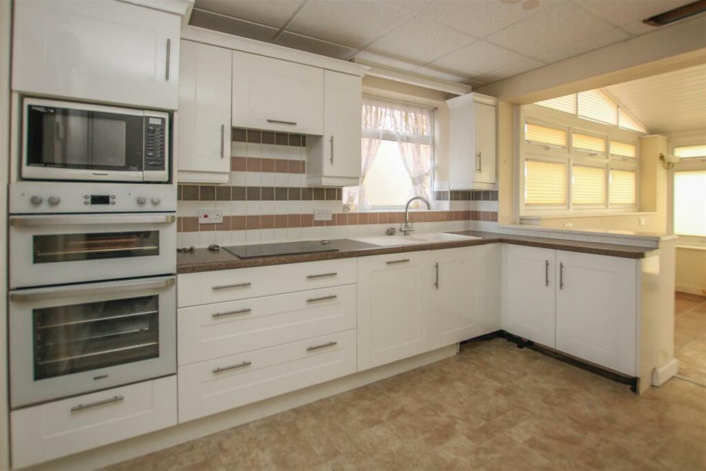 Additional property image - Newlands Close, Hutton, Brentwood