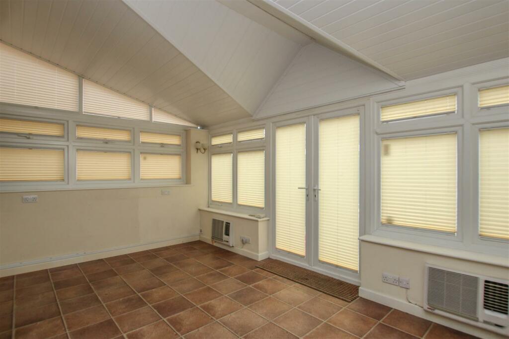 Additional property image - Newlands Close, Hutton, Brentwood