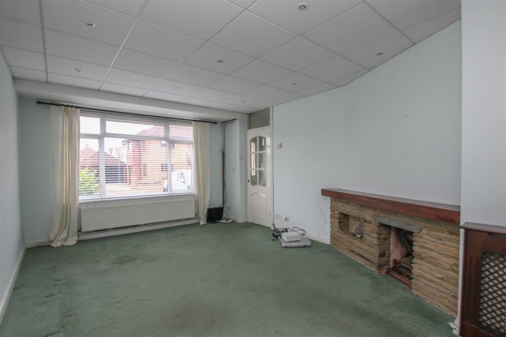 Additional property image - Newlands Close, Hutton, Brentwood