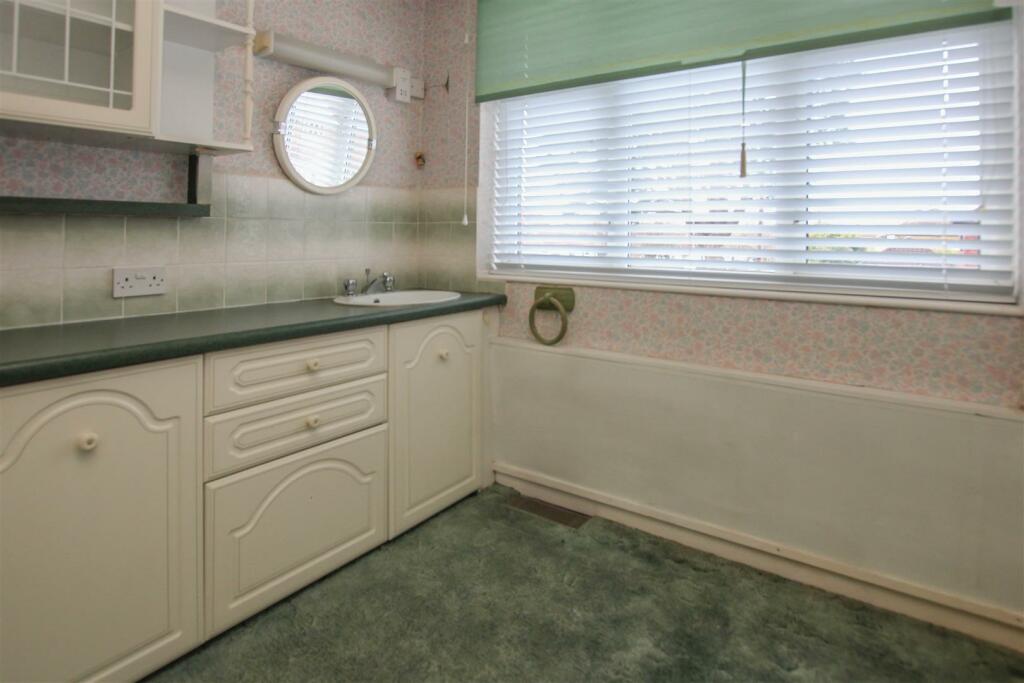 Additional property image - Newlands Close, Hutton, Brentwood