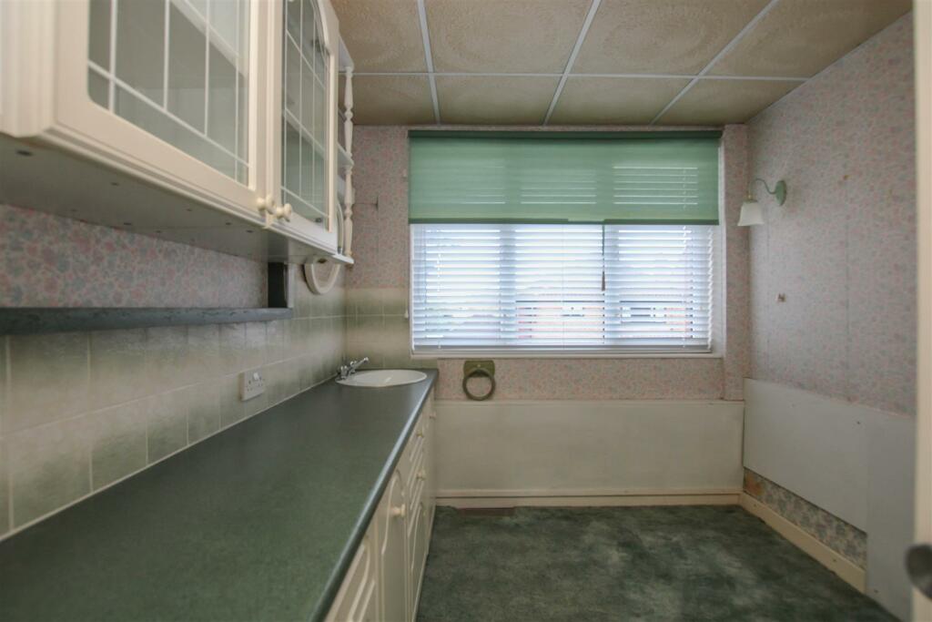 Additional property image - Newlands Close, Hutton, Brentwood