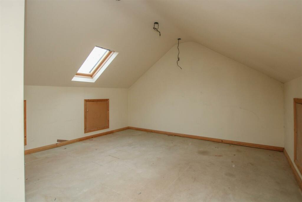 Additional property image - Newlands Close, Hutton, Brentwood