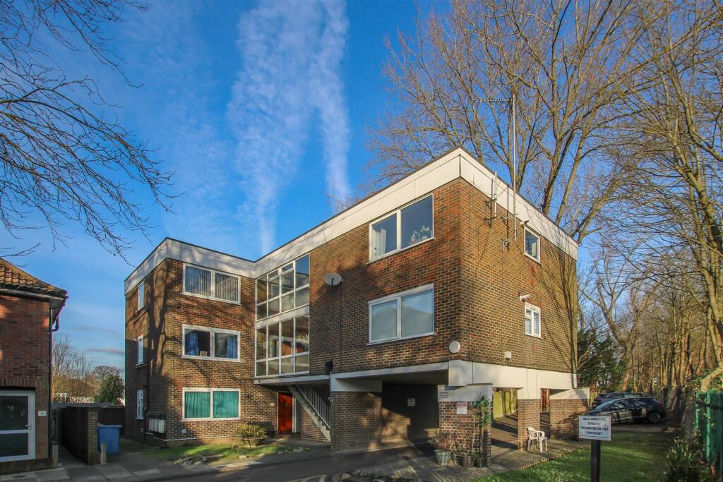 Additional property image - Gordon Road, Shenfield, Brentwood