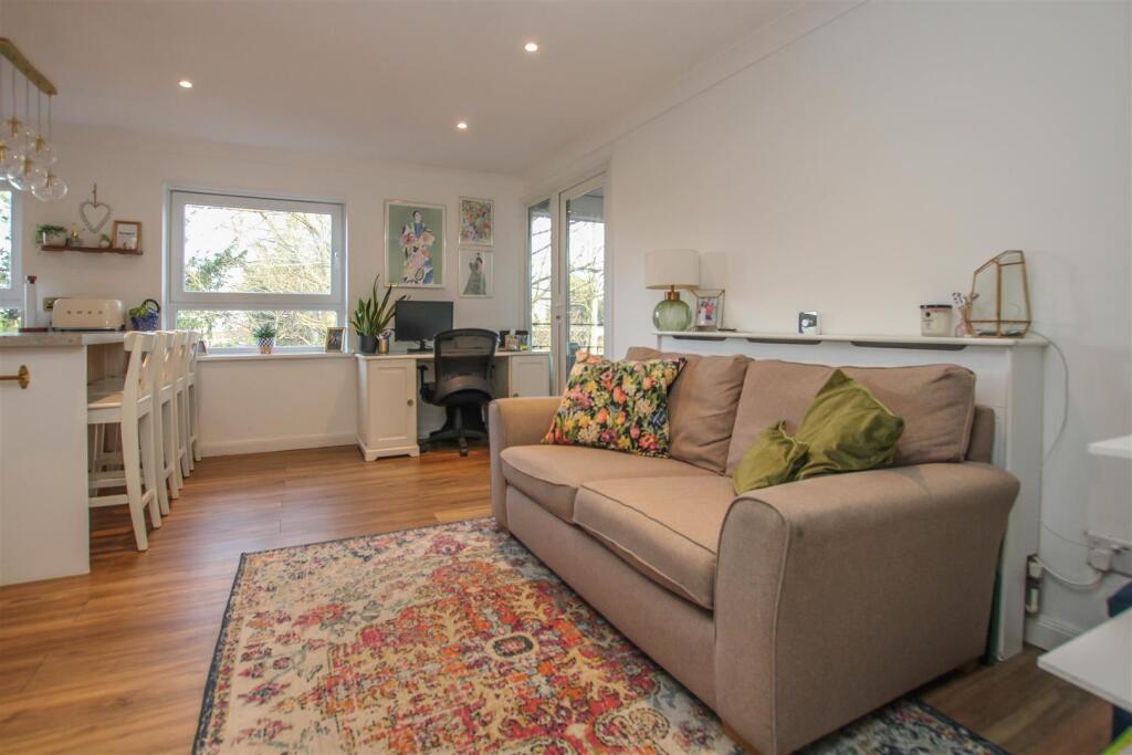 Additional property image - Gordon Road, Shenfield, Brentwood