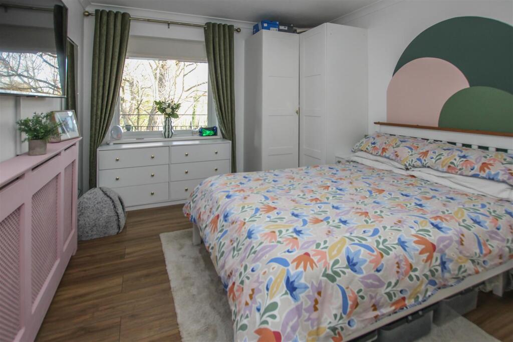 Additional property image - Gordon Road, Shenfield, Brentwood