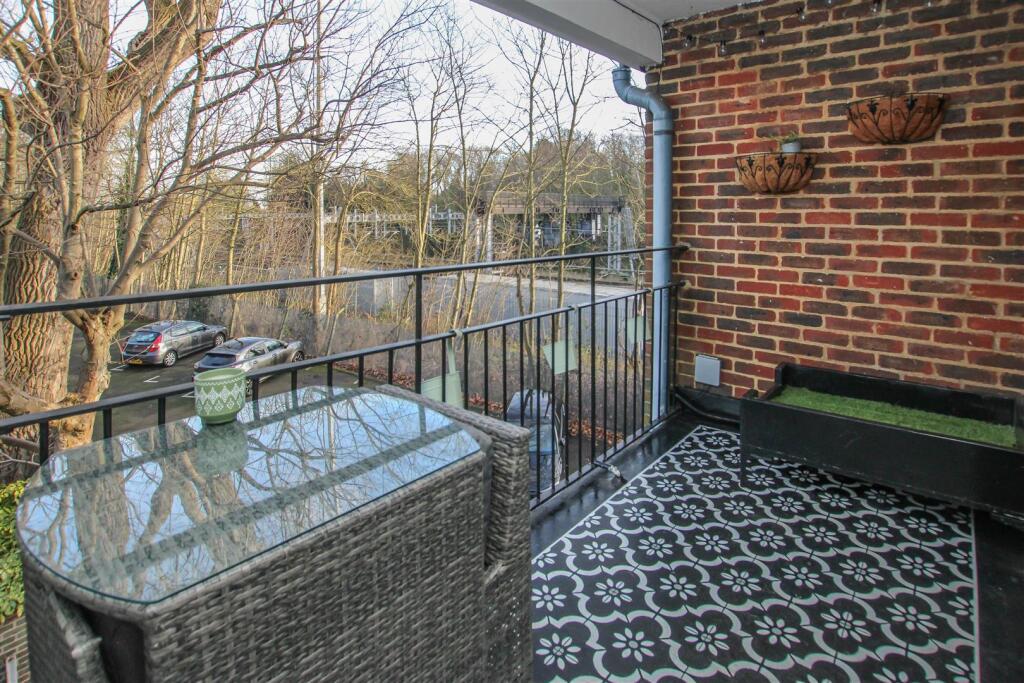 Additional property image - Gordon Road, Shenfield, Brentwood