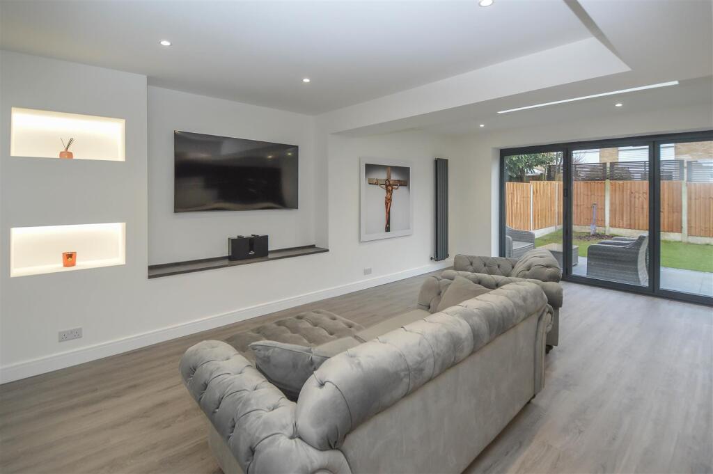 Additional property image - Robin Close, Billericay