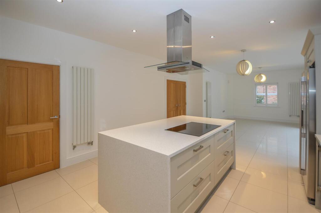 Additional property image - Woodside Place, Great Warley, Brentwood
