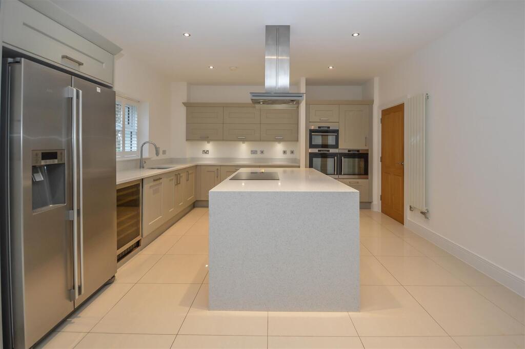 Additional property image - Woodside Place, Great Warley, Brentwood