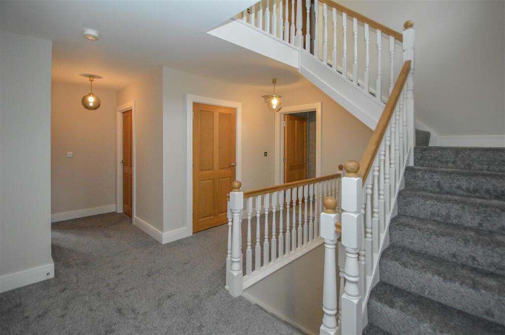 Additional property image - Woodside Place, Great Warley, Brentwood