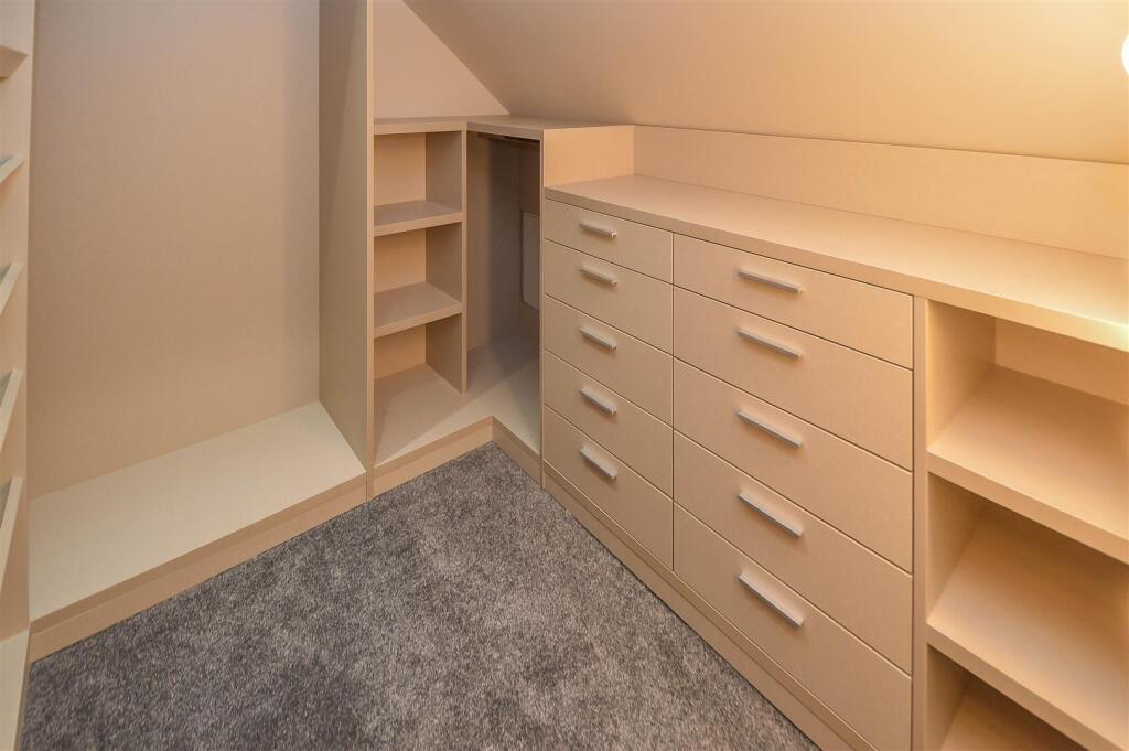 Additional property image - Woodside Place, Great Warley, Brentwood