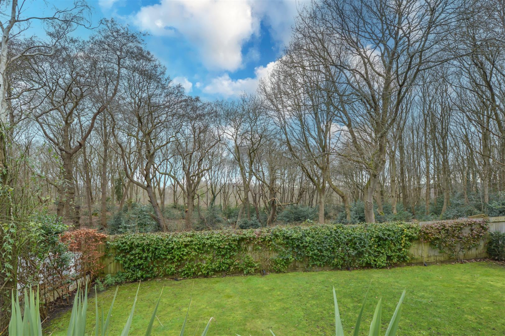 Additional property image - Woodside Place, Great Warley, Brentwood