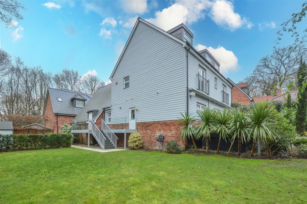 Additional property image - Woodside Place, Great Warley, Brentwood