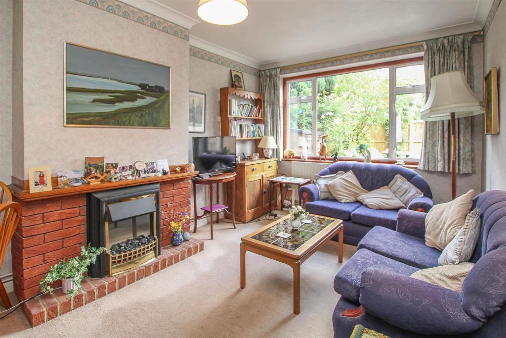 2 bedroom for sale in Doddinghurst Road, Brentwood, CM15