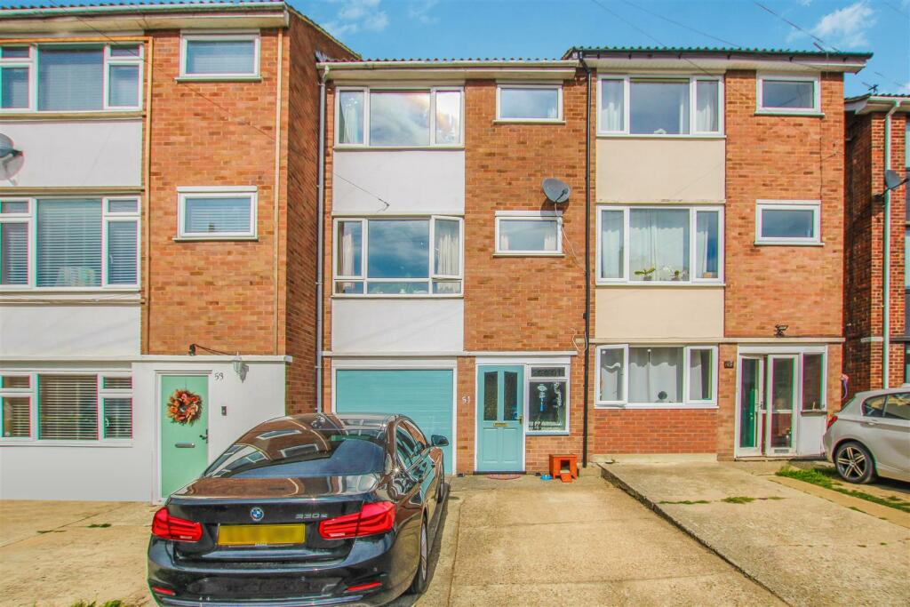 4 bedroom terraced house for sale in Copperfield Gardens, Brentwood, CM14