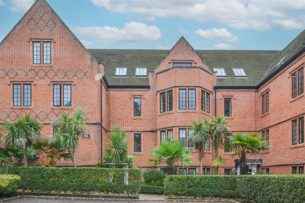 Main image of property: The Galleries, Warley, Brentwood