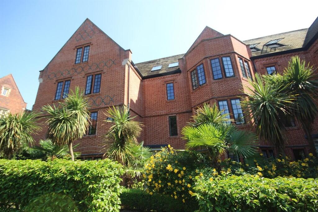 Main image of property: The Galleries, Brentwood, Essex, CM14