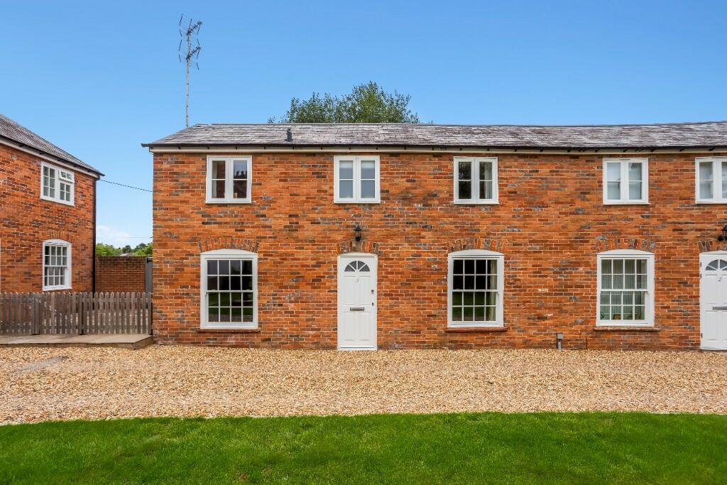 2 bedroom mews property for sale in Newton Mews, Hungerford, Berkshire, RG17 0HN., RG17