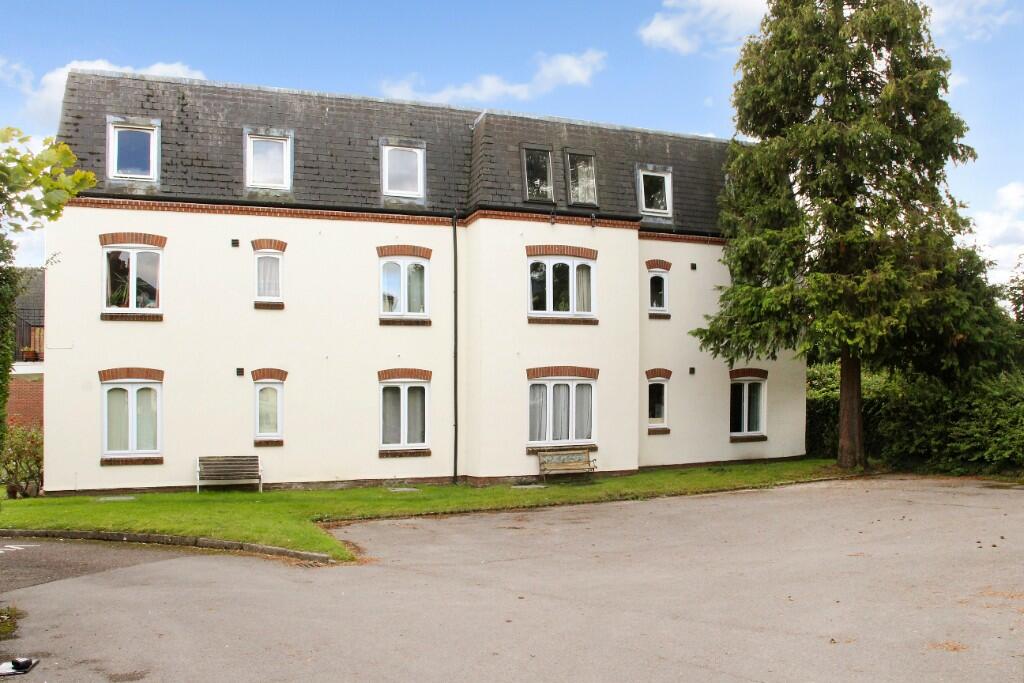 Main image of property: Victoria Gardens, Newbury, Berkshire, RG14 1EY