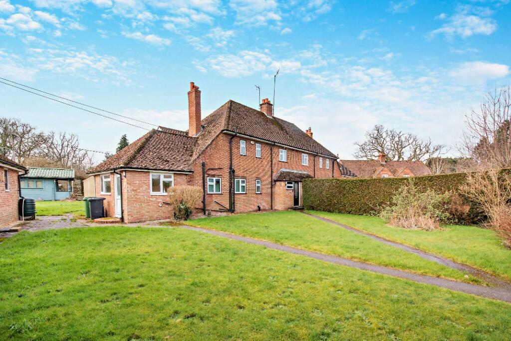 Main image of property: Gravelly Close, RG20 0BG
