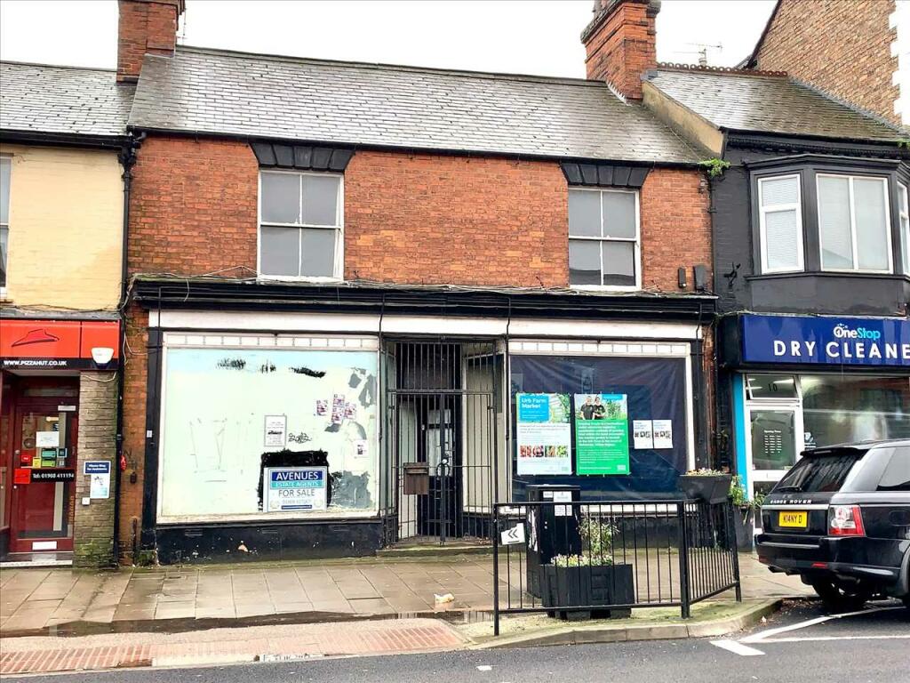 4 bedroom terraced house for sale in Stratford Road, Wolverton, Milton