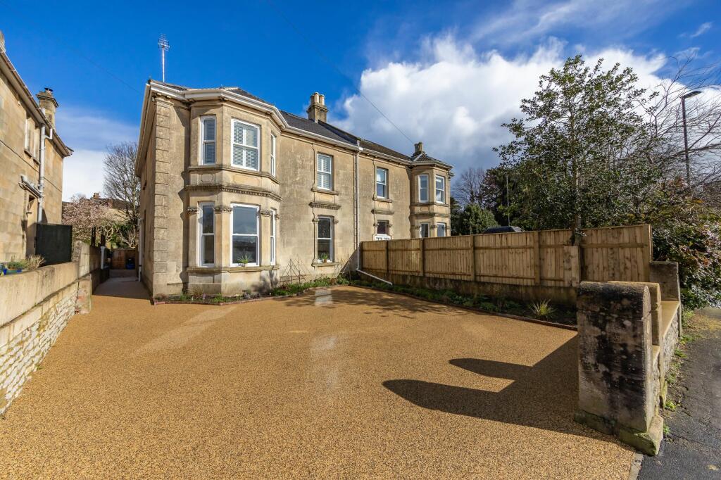 3 bedroom for sale in Newbridge Hill, Bath, BA1