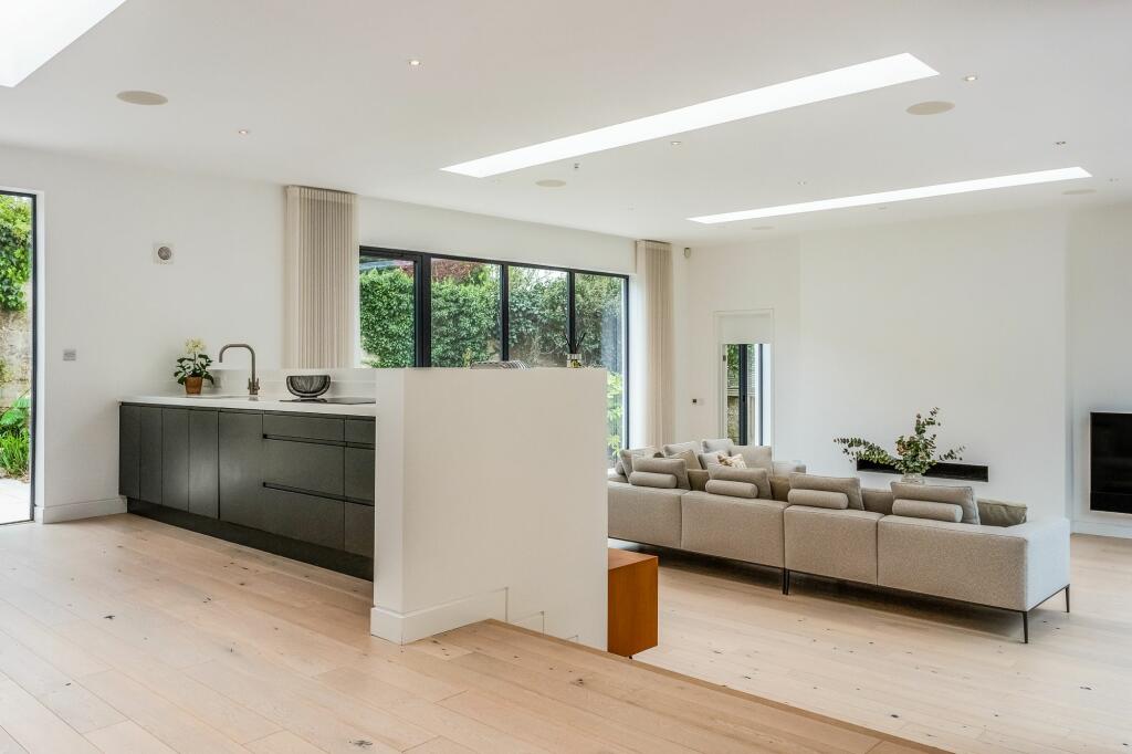 Additional property image - Richmond Road, Bath, BA1