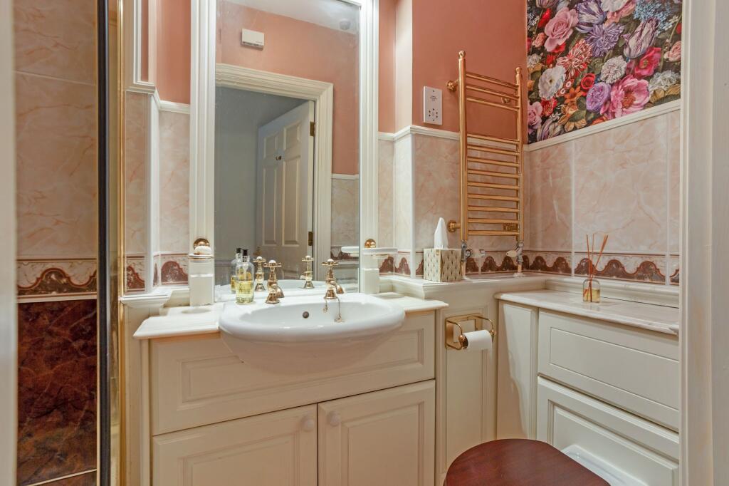 Additional property image - Grand Parade, Bath, BA2